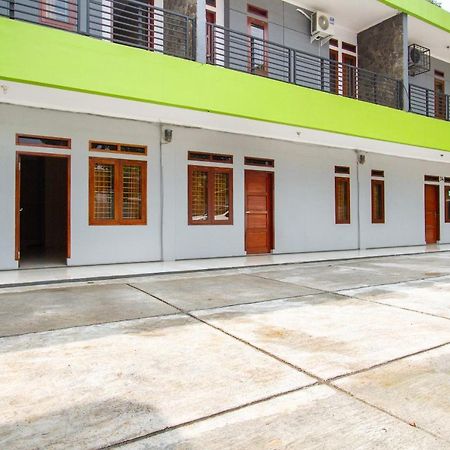Spot On 2891 999 Guest House Sumedang Bagian luar foto