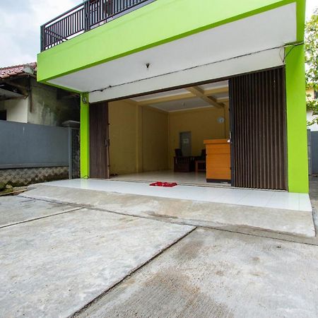 Spot On 2891 999 Guest House Sumedang Bagian luar foto