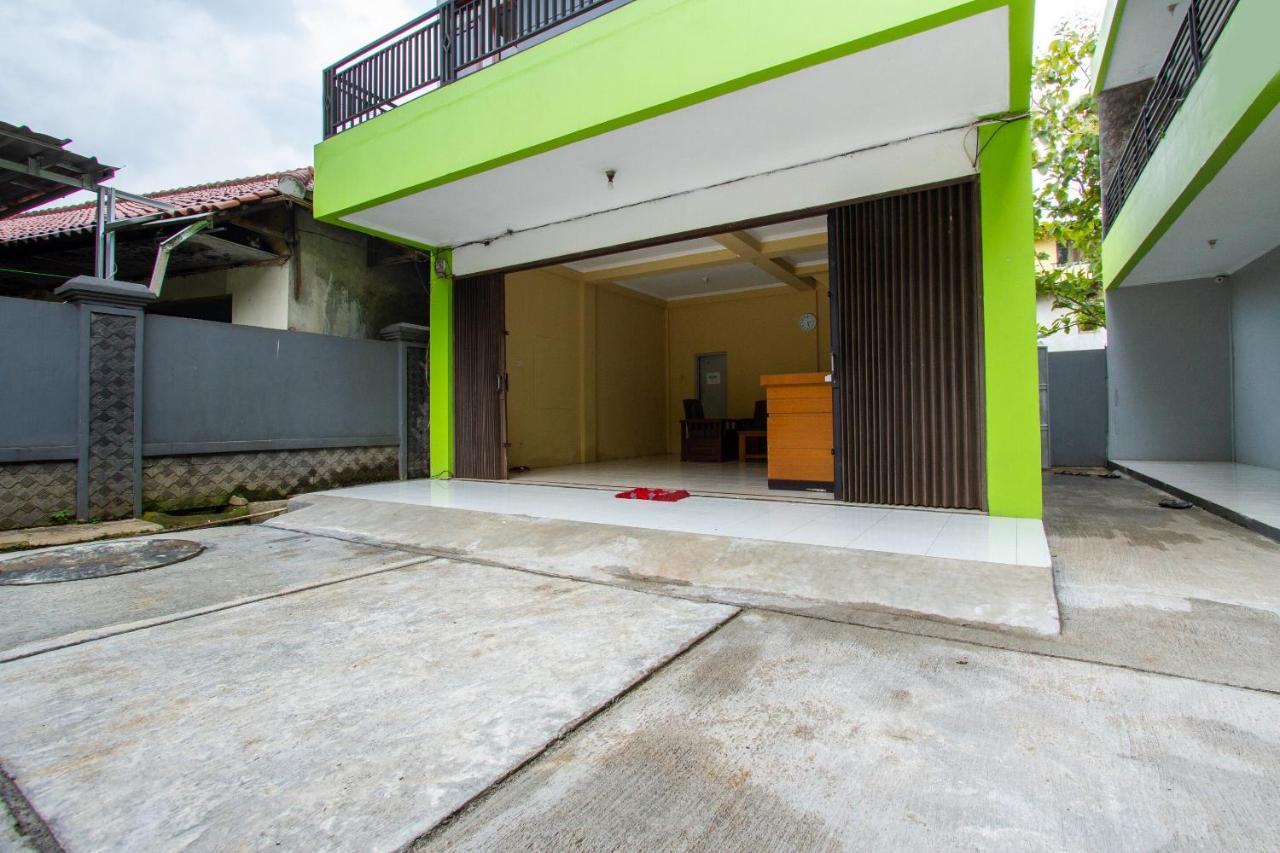 Spot On 2891 999 Guest House Sumedang Bagian luar foto