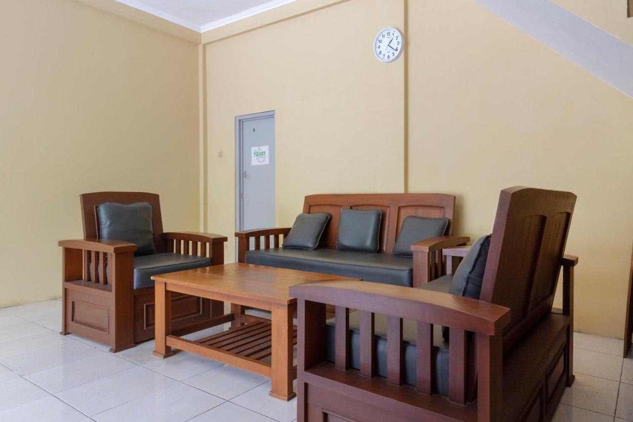 Spot On 2891 999 Guest House Sumedang Bagian luar foto