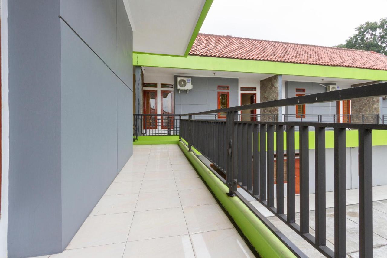 Spot On 2891 999 Guest House Sumedang Bagian luar foto