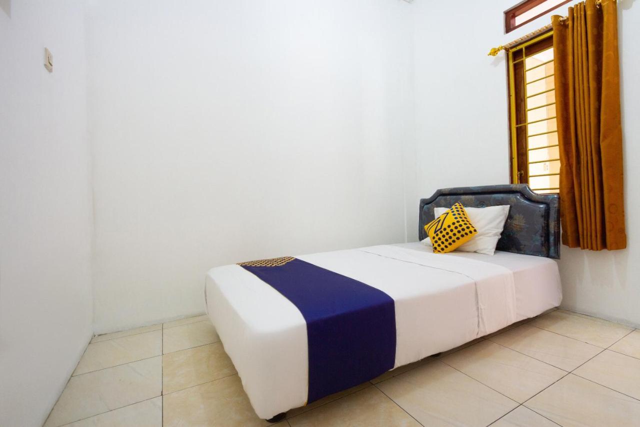 Spot On 2891 999 Guest House Sumedang Bagian luar foto