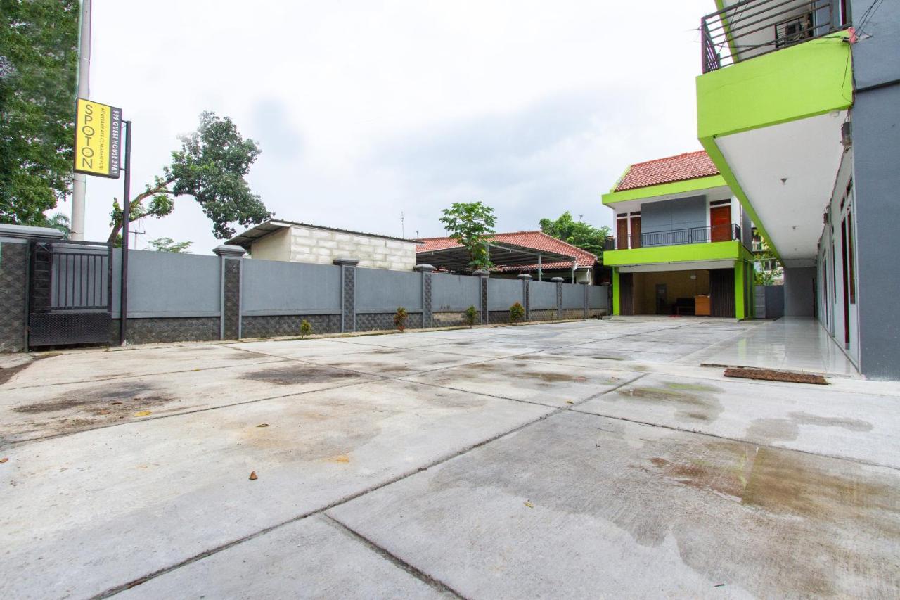 Spot On 2891 999 Guest House Sumedang Bagian luar foto