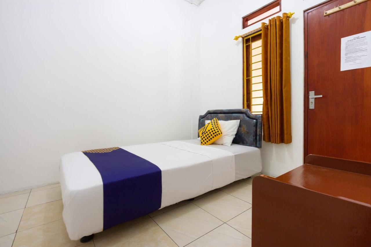 Spot On 2891 999 Guest House Sumedang Bagian luar foto