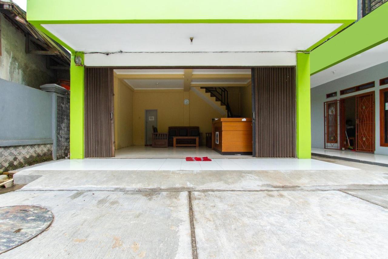 Spot On 2891 999 Guest House Sumedang Bagian luar foto