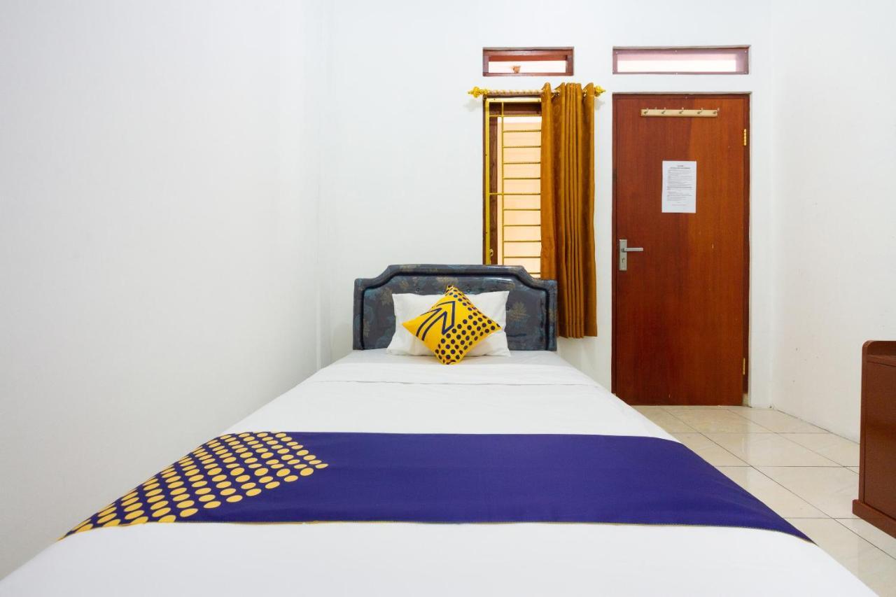Spot On 2891 999 Guest House Sumedang Bagian luar foto