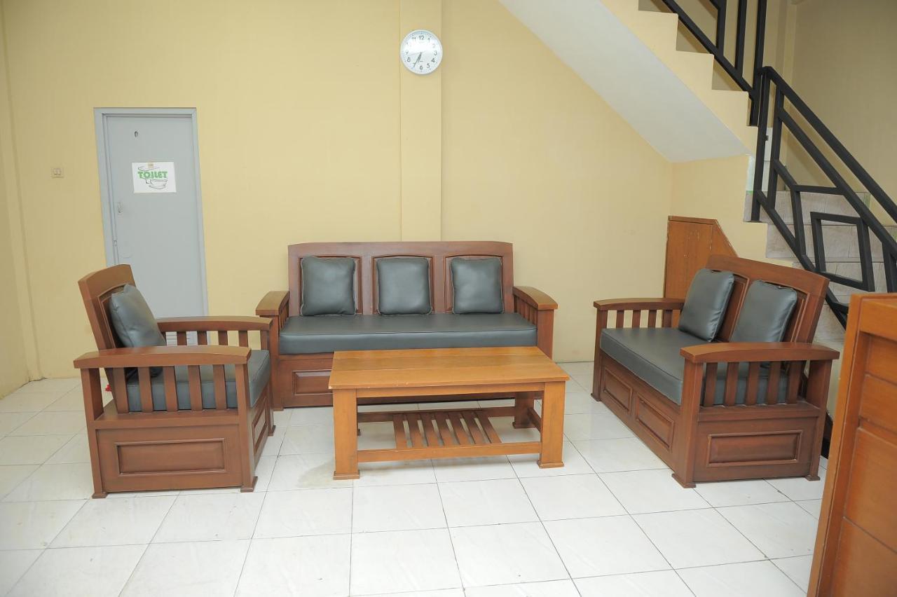 Spot On 2891 999 Guest House Sumedang Bagian luar foto