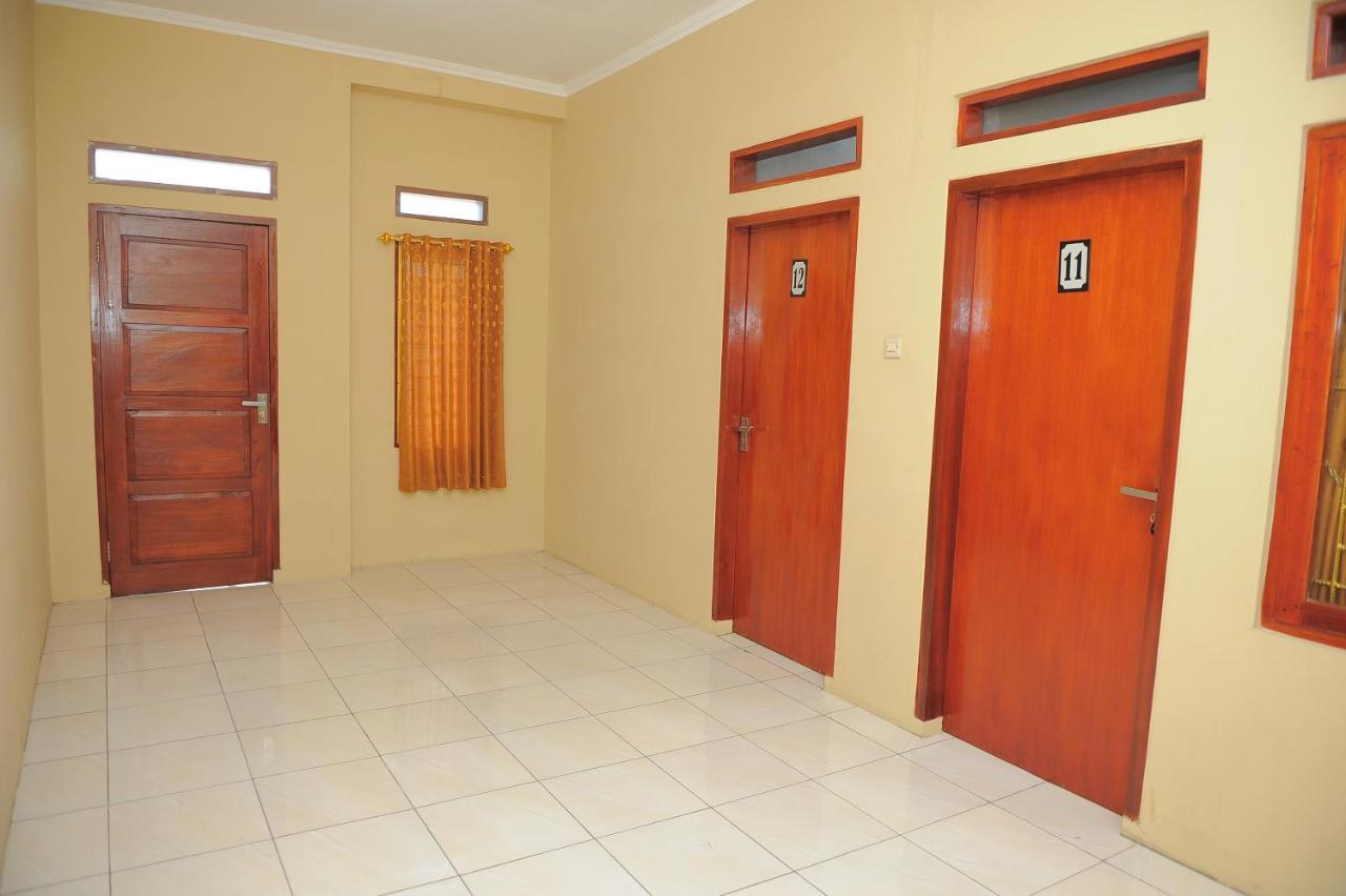 Spot On 2891 999 Guest House Sumedang Bagian luar foto