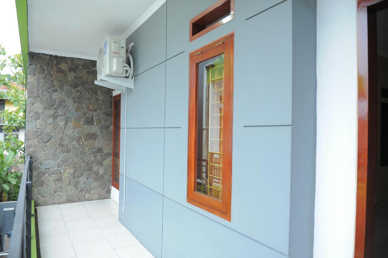 Spot On 2891 999 Guest House Sumedang Bagian luar foto