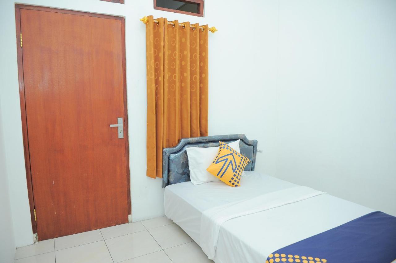 Spot On 2891 999 Guest House Sumedang Bagian luar foto