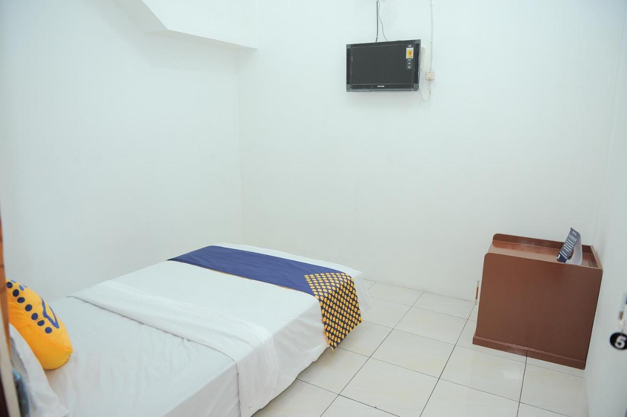 Spot On 2891 999 Guest House Sumedang Bagian luar foto