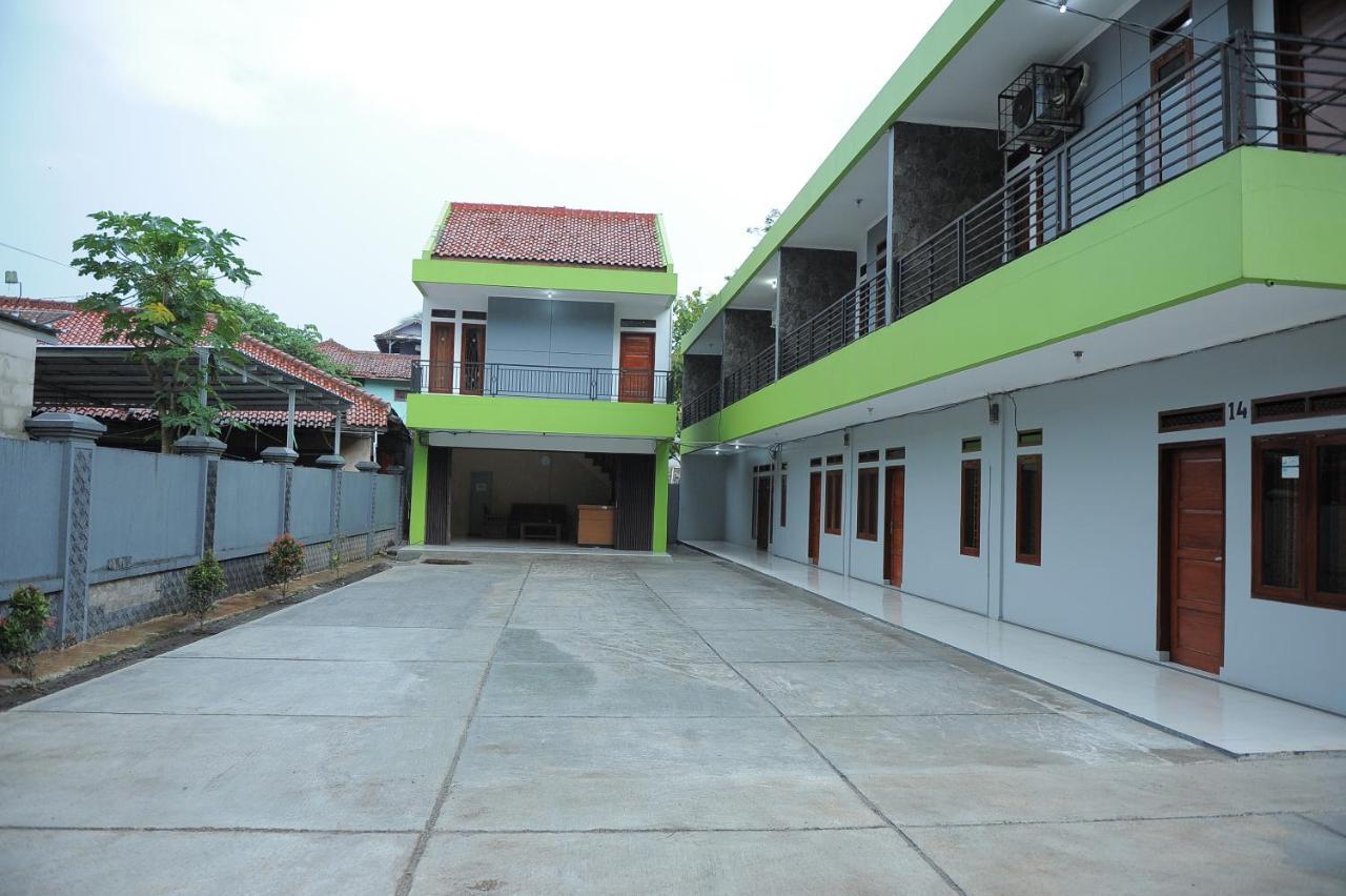 Spot On 2891 999 Guest House Sumedang Bagian luar foto