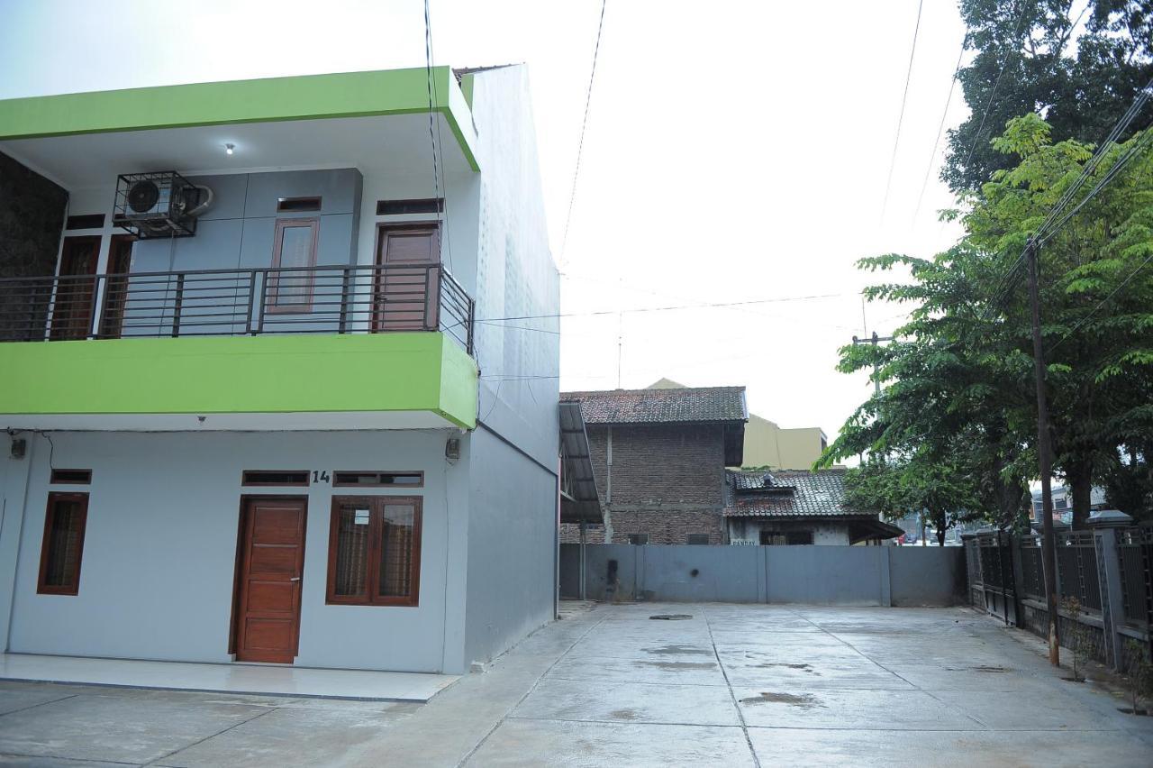Spot On 2891 999 Guest House Sumedang Bagian luar foto