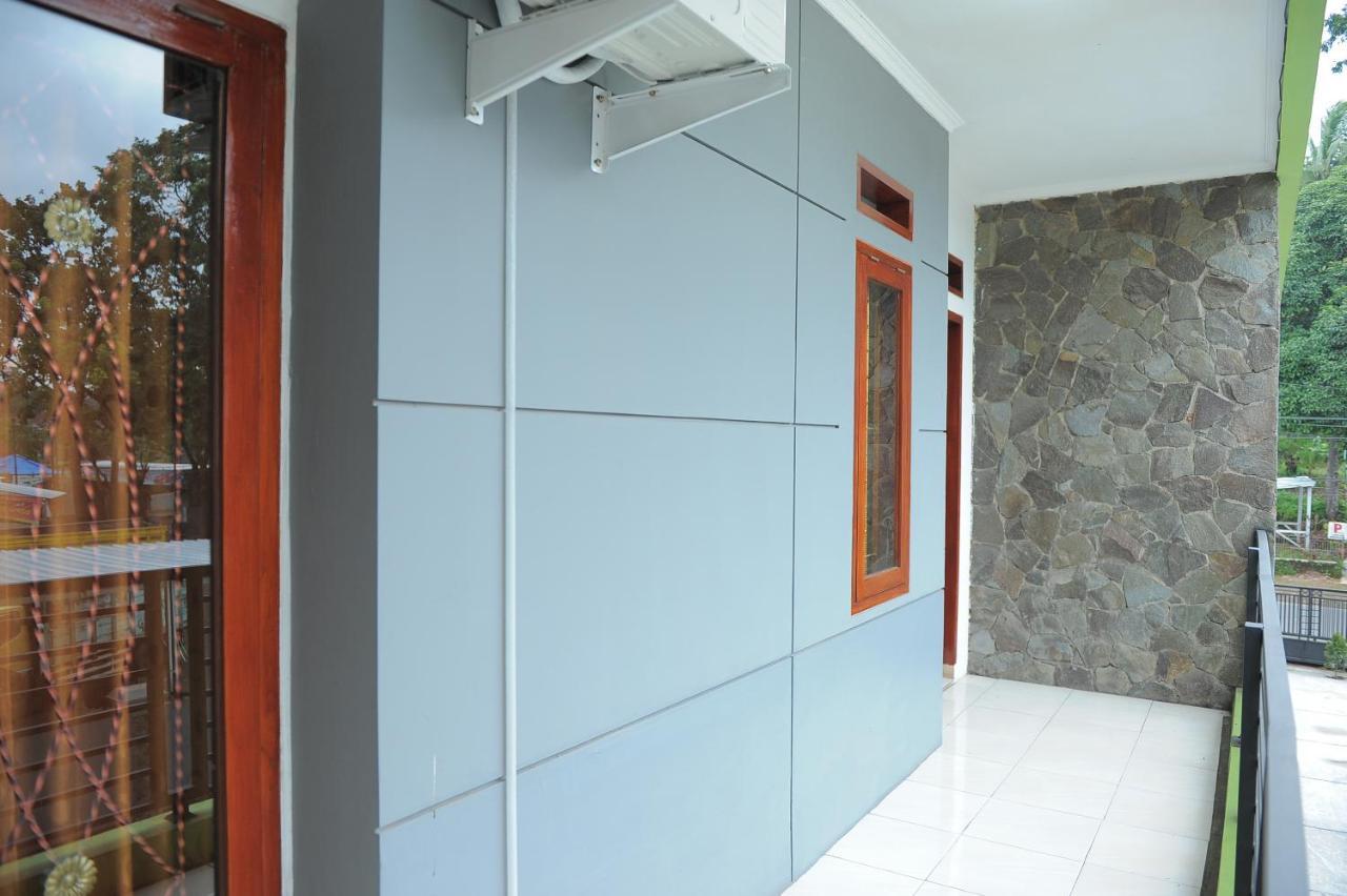 Spot On 2891 999 Guest House Sumedang Bagian luar foto
